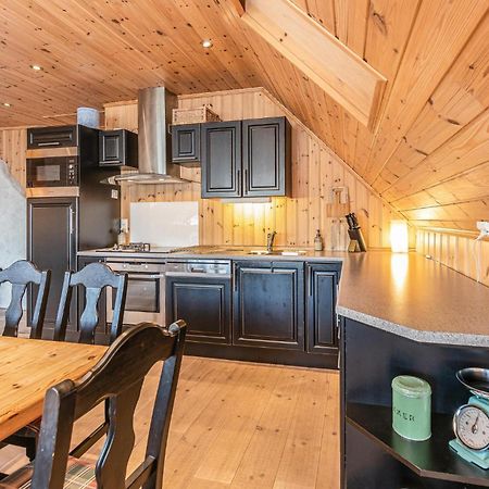 Awesome Home In Kvamsoy With Jacuzzi Sandvik  エクステリア 写真