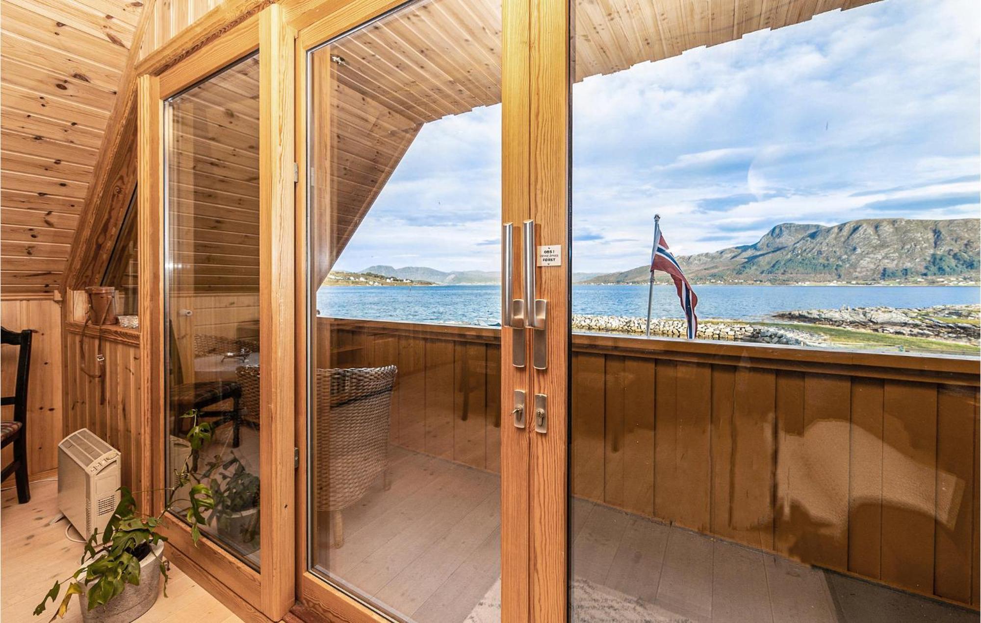 Awesome Home In Kvamsoy With Jacuzzi Sandvik  エクステリア 写真