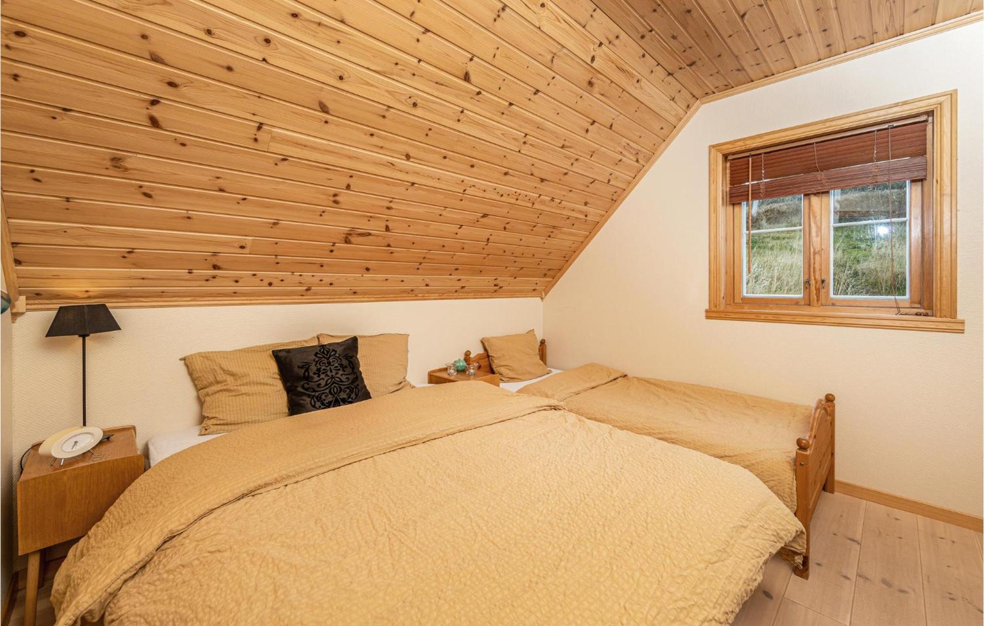 Awesome Home In Kvamsoy With Jacuzzi Sandvik  エクステリア 写真