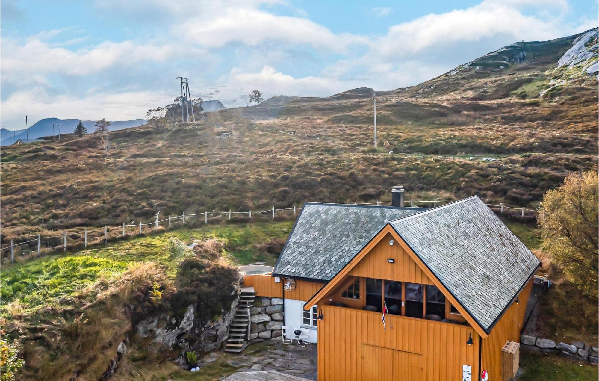 Awesome Home In Kvamsoy With Jacuzzi Sandvik  エクステリア 写真