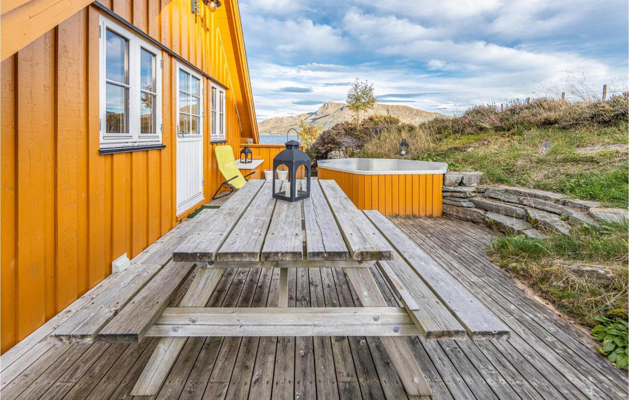 Awesome Home In Kvamsoy With Jacuzzi Sandvik  エクステリア 写真