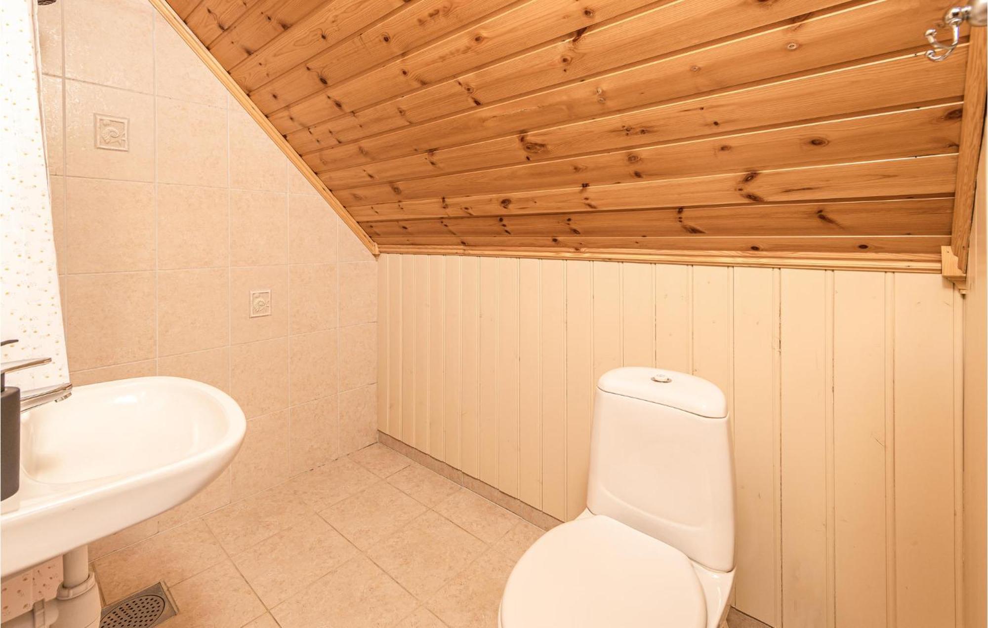 Awesome Home In Kvamsoy With Jacuzzi Sandvik  エクステリア 写真