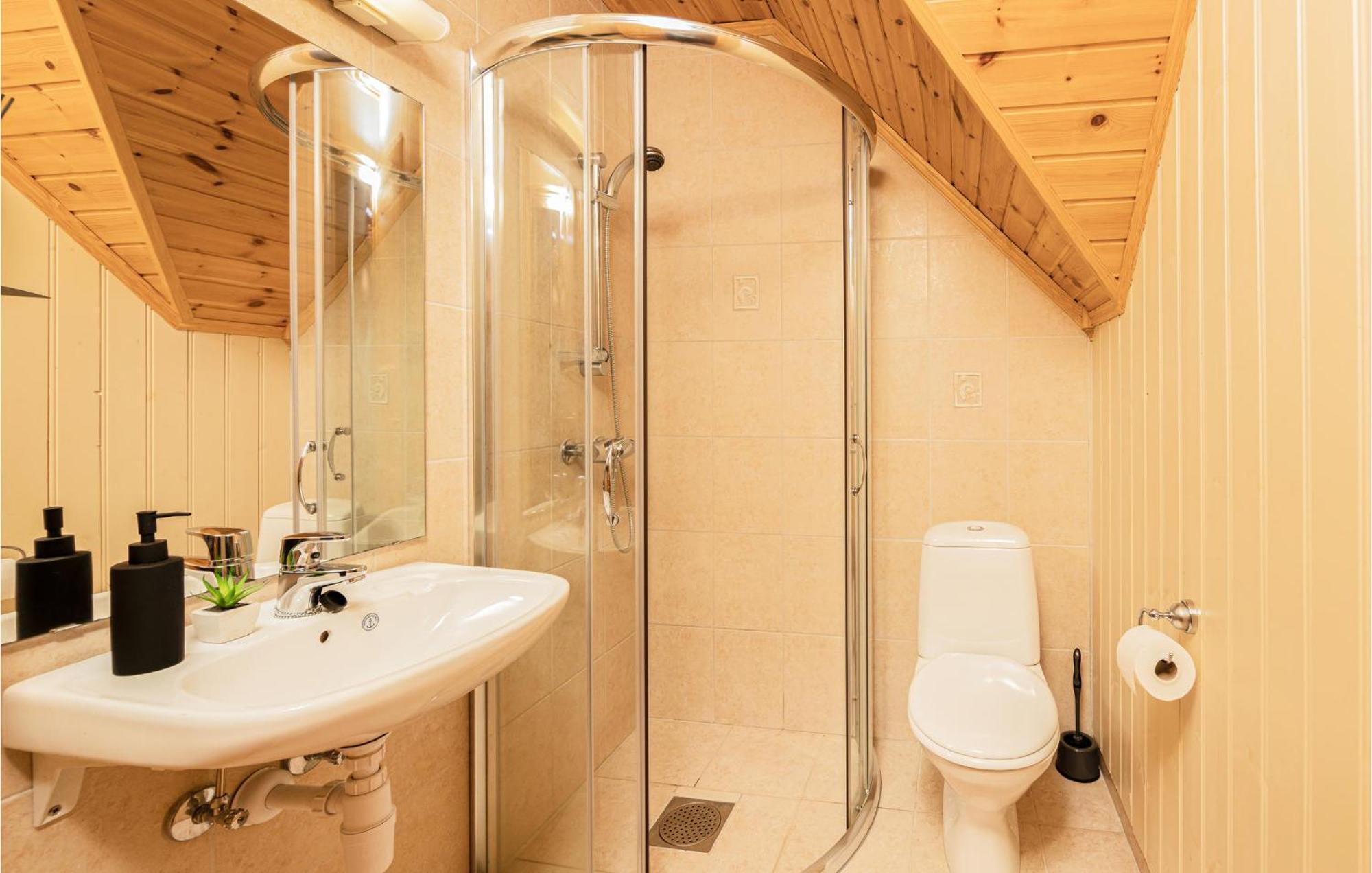 Awesome Home In Kvamsoy With Jacuzzi Sandvik  エクステリア 写真