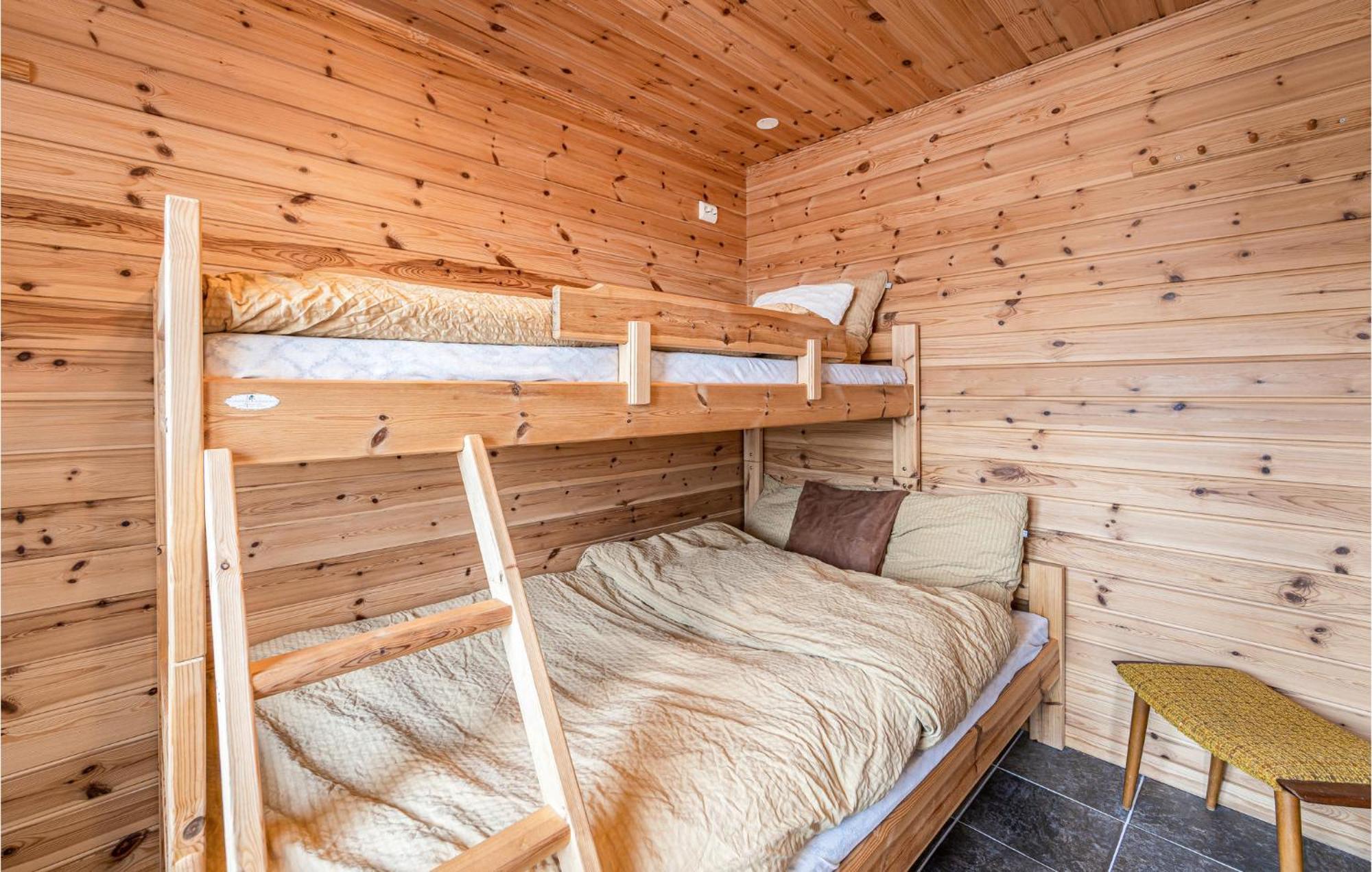 Awesome Home In Kvamsoy With Jacuzzi Sandvik  エクステリア 写真