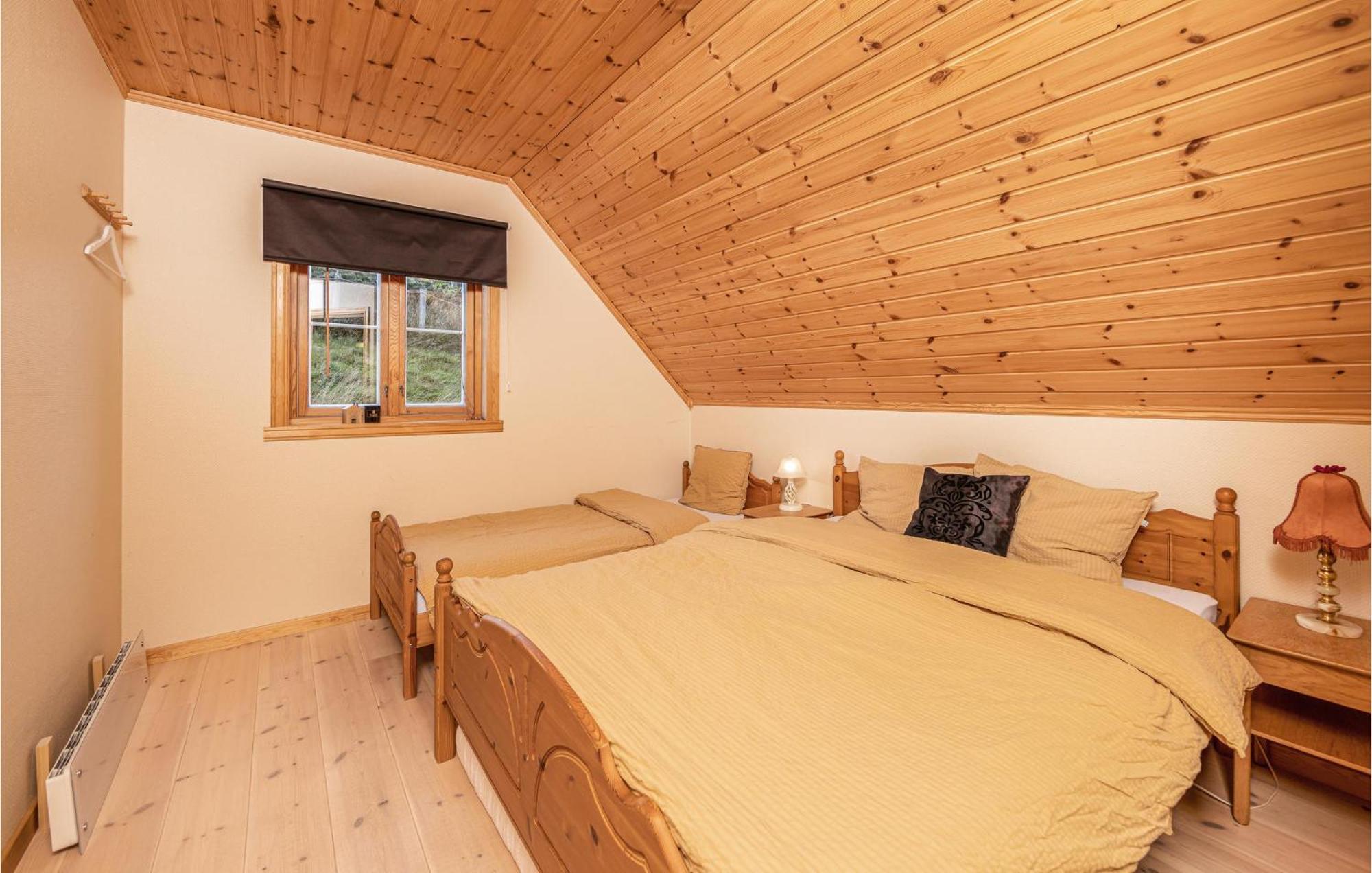 Awesome Home In Kvamsoy With Jacuzzi Sandvik  エクステリア 写真