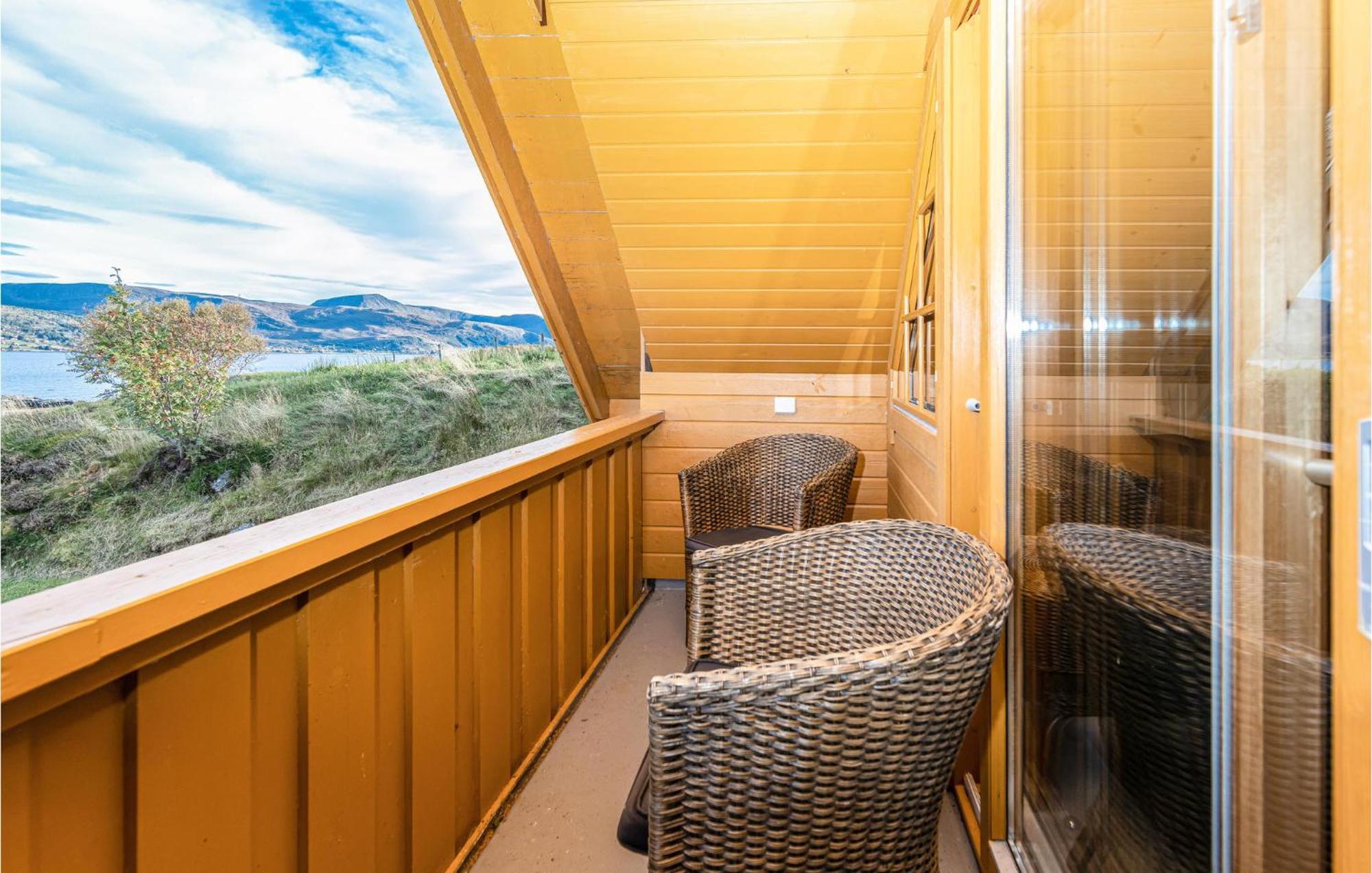 Awesome Home In Kvamsoy With Jacuzzi Sandvik  エクステリア 写真